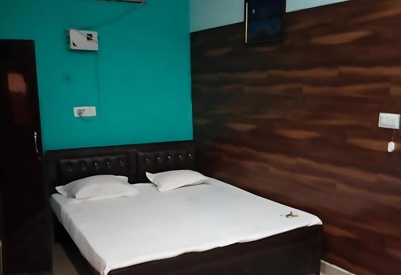 اتاق استاندارد, Shriveni Madhav Hotel Near Kalindi Floating Restaurant