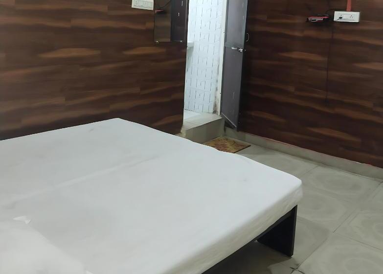 اتاق استاندارد, Shriveni Madhav Hotel Near Kalindi Floating Restaurant