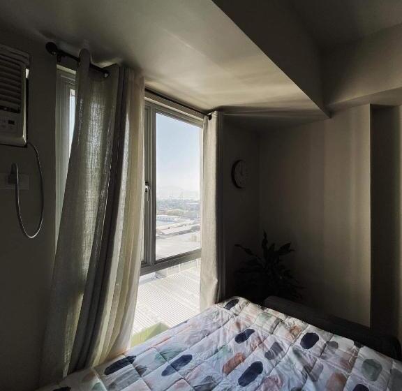 استودیو استاندارد با چشم‌انداز استخر, Condo Beside Ayala Mall   Centrio Tower