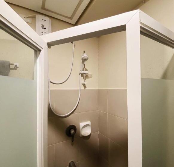 استودیو استاندارد با چشم‌انداز استخر, Condo Beside Ayala Mall   Centrio Tower