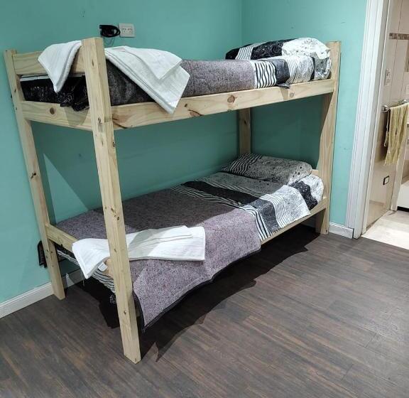 اتاق خانوادگی, Hostel Bauti En Ezeiza