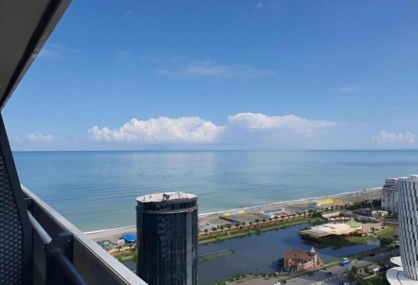سوییت با چشم‌انداز دریا, Orbi City Hotel View Batumi
