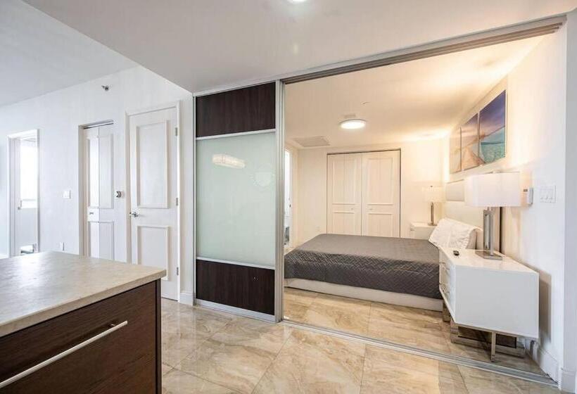 1 Bedroom Apartment Lake View, Icon & W Hotel / Waterfront / 20th Floor / Top Spa