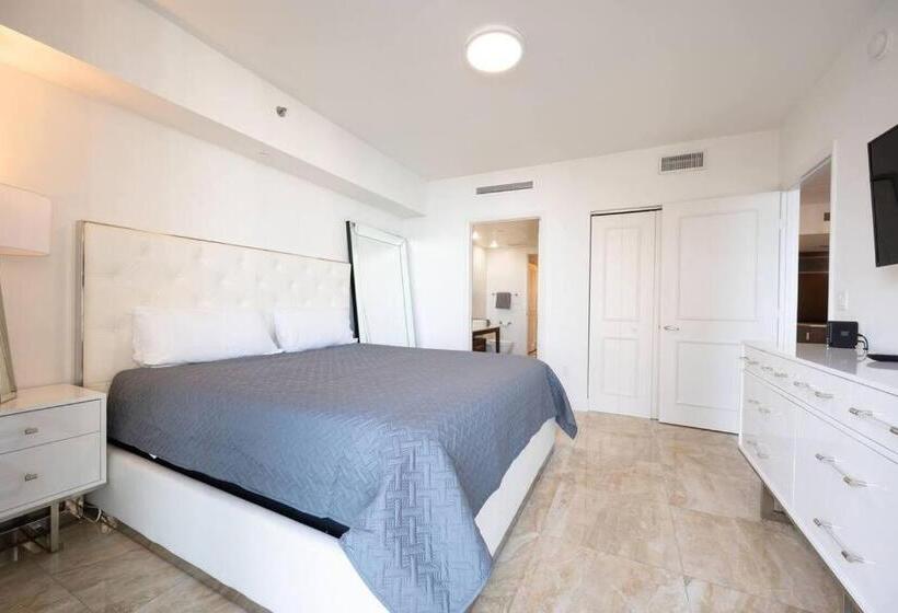 1 Bedroom Apartment Lake View, Icon & W Hotel / Waterfront / 20th Floor / Top Spa
