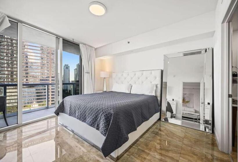 1 Bedroom Apartment Lake View, Icon & W Hotel / Waterfront / 20th Floor / Top Spa