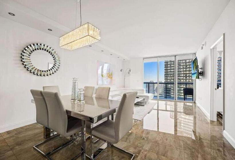1 Bedroom Apartment Lake View, Icon & W Hotel / Waterfront / 20th Floor / Top Spa