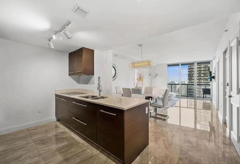 1 Bedroom Apartment Lake View, Icon & W Hotel / Waterfront / 20th Floor / Top Spa
