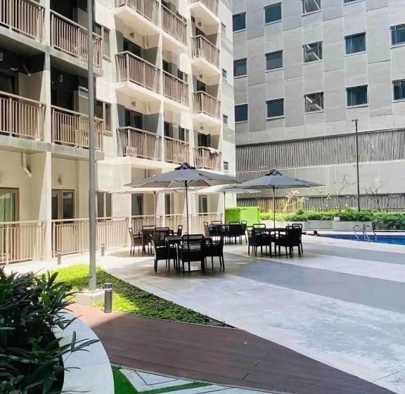 带阳台套房, Luxern Suite At S Residences
