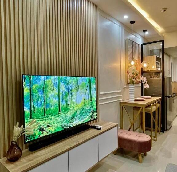 带阳台套房, Luxern Suite At S Residences