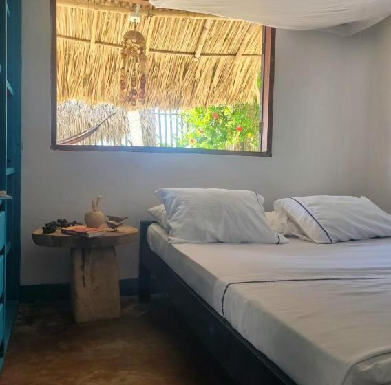 اتاق خانوادگی, Palenque Beach House