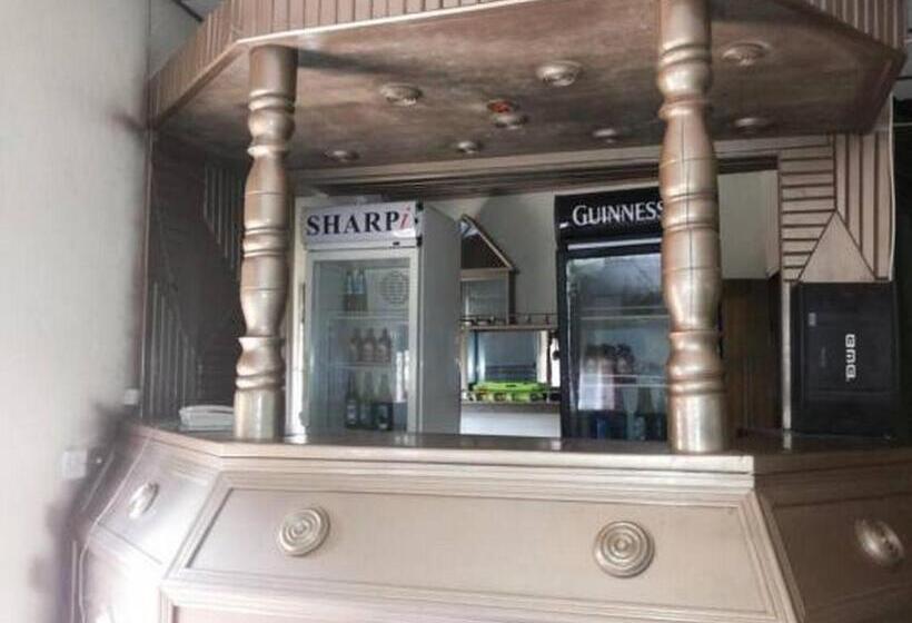 اتاق استاندارد چهار تخته, Room In Lodge   Garentiti Apartment   Silver Room