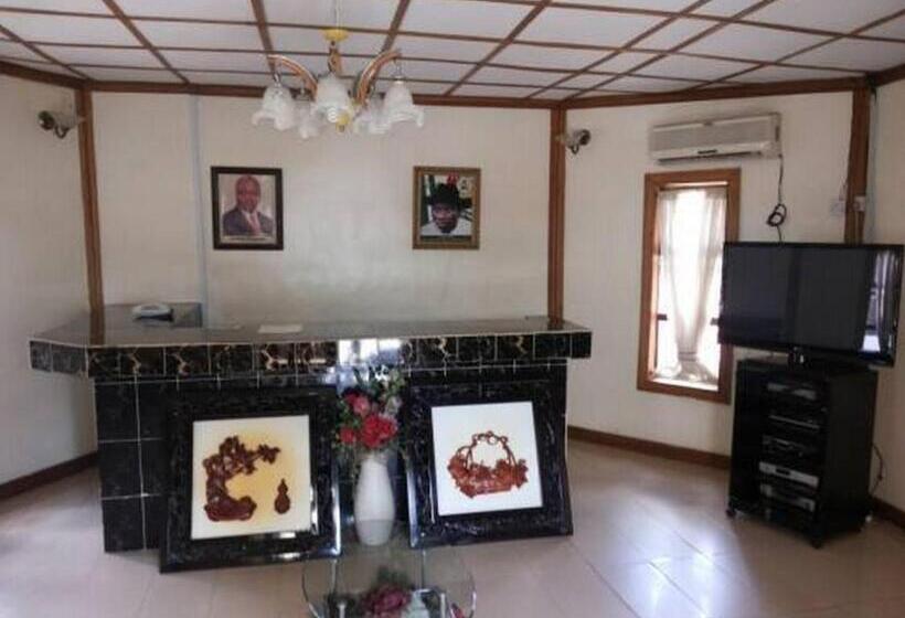 اتاق استاندارد چهار تخته, Room In Lodge   Garentiti Apartment   Silver Room