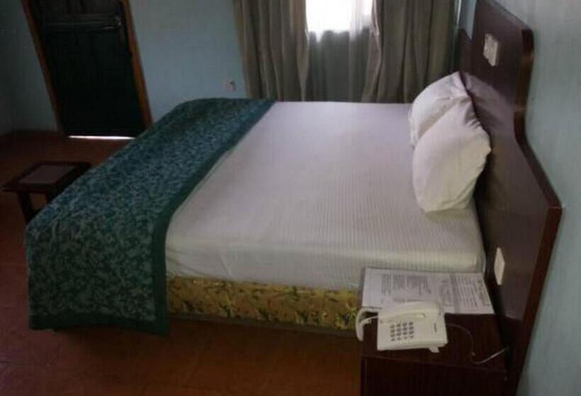 اتاق استاندارد چهار تخته, Room In Lodge   Garentiti Apartment   Silver Room