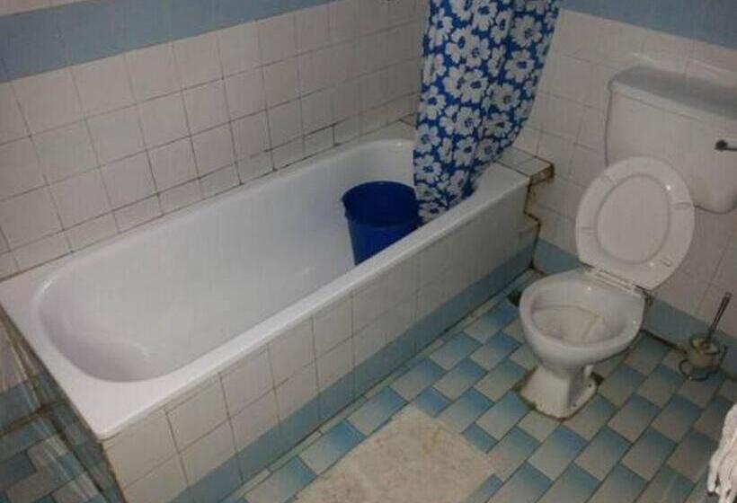اتاق استاندارد چهار تخته, Room In Lodge   Garentiti Apartment   Silver Room