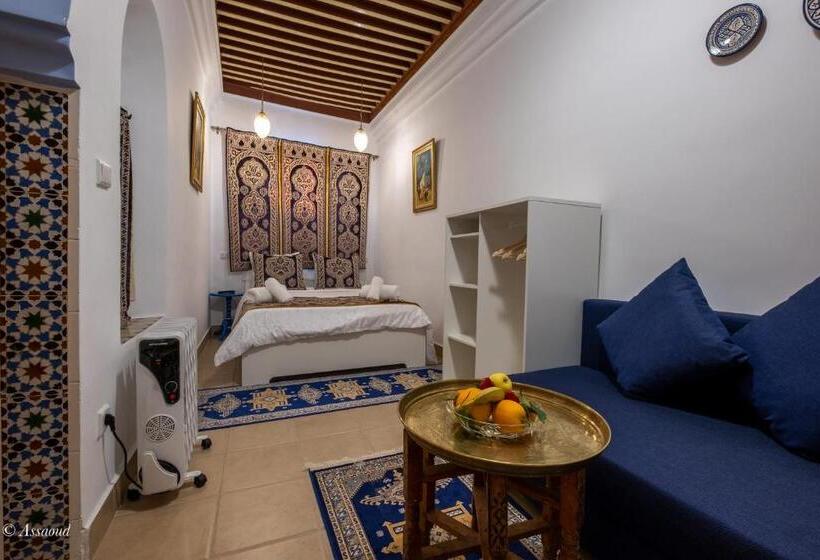 חדר דלוקס, Riad Bin Souaki