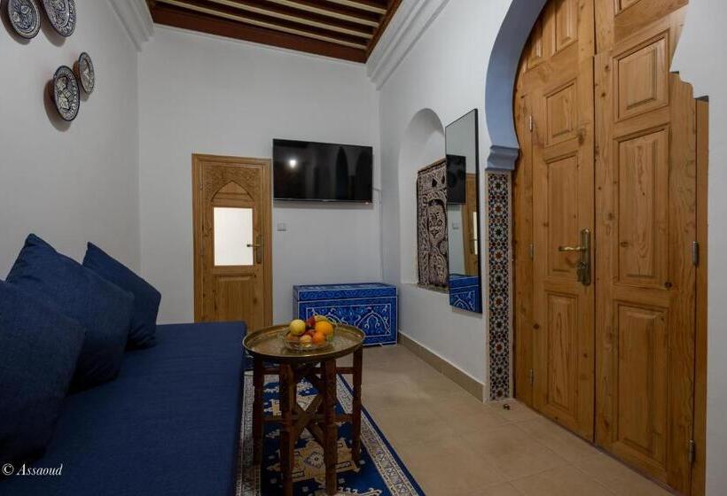 חדר דלוקס, Riad Bin Souaki