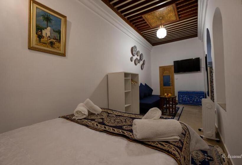 חדר דלוקס, Riad Bin Souaki