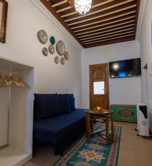 חדר דלוקס, Riad Bin Souaki