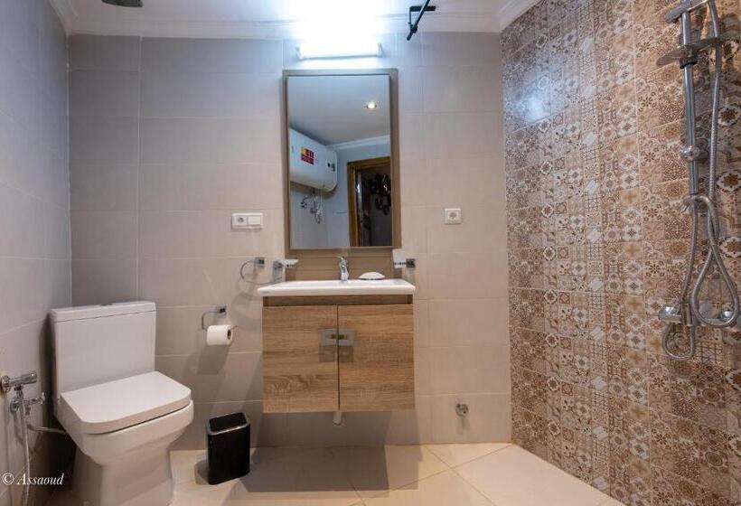 חדר דלוקס, Riad Bin Souaki