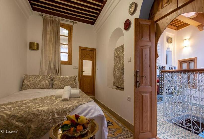 חדר דלוקס, Riad Bin Souaki