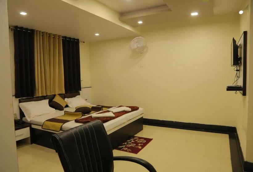 اتاق لوکس سه تخته, Venus Hotel 5 Minute Walking Distance From Dargah