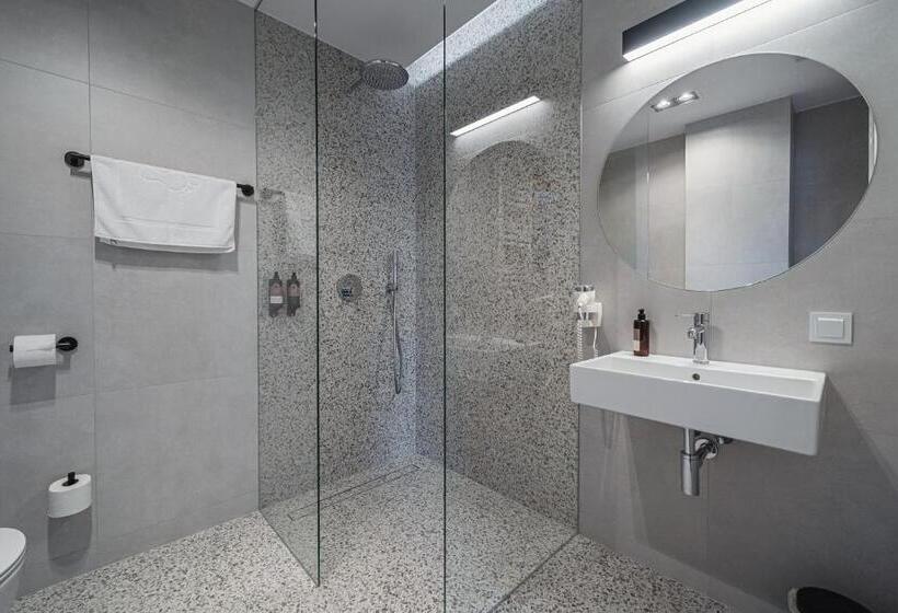 1 Bedroom Penthouse Apartment, Lipowy Dwór