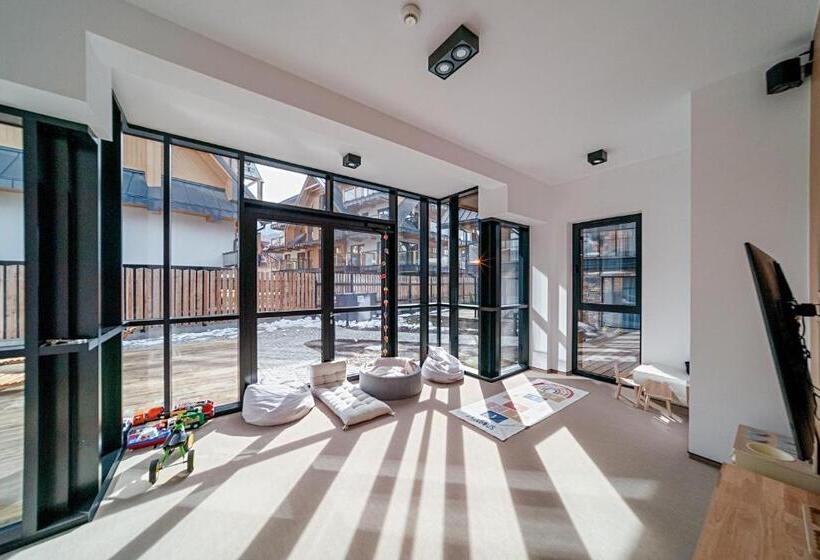 1 Bedroom Penthouse Apartment, Lipowy Dwór