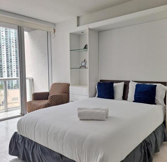 استودیو استاندارد با بالکن, Icon Brickell W Residences