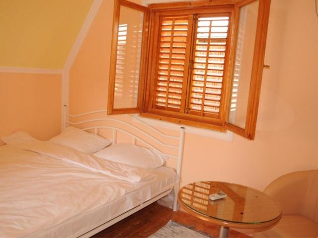 اتاق استاندارد چهار تخته, B&b Queen