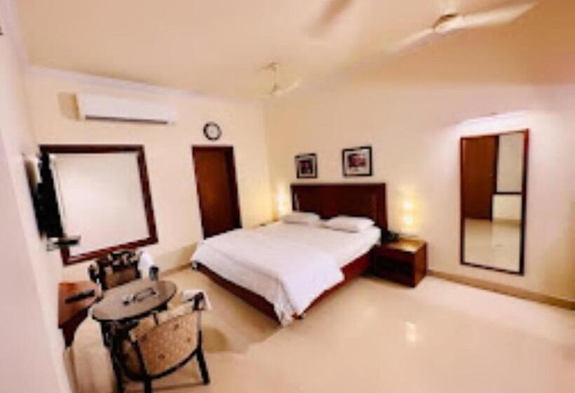 اتاق لوکس یک تخته, Bombay Inn Cuttack
