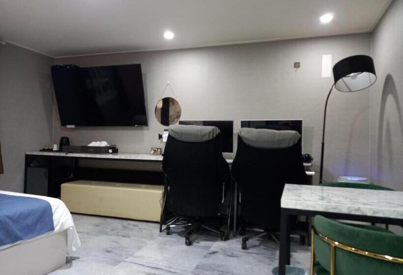 اتاق لوکس, On & Off Hotel Bupyeong