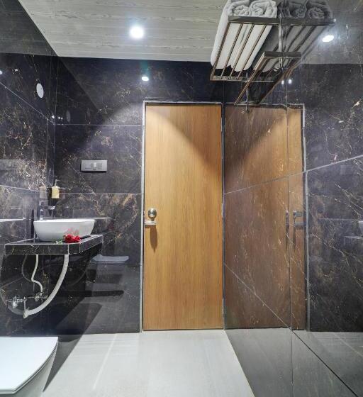 اتاق لوکس, Radhe Residency