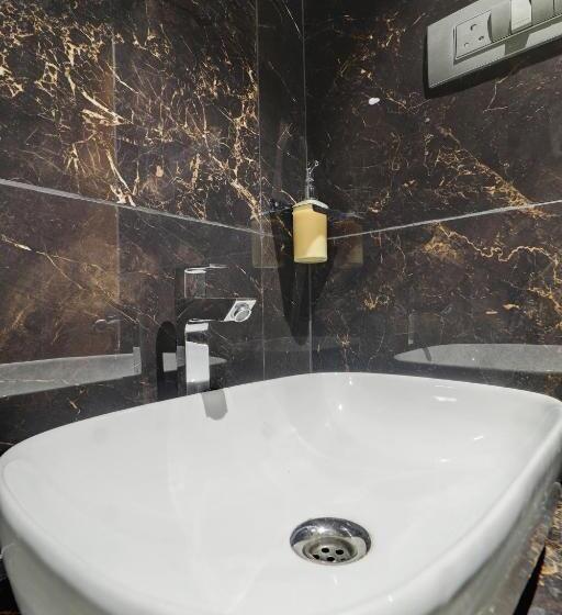 اتاق لوکس, Radhe Residency