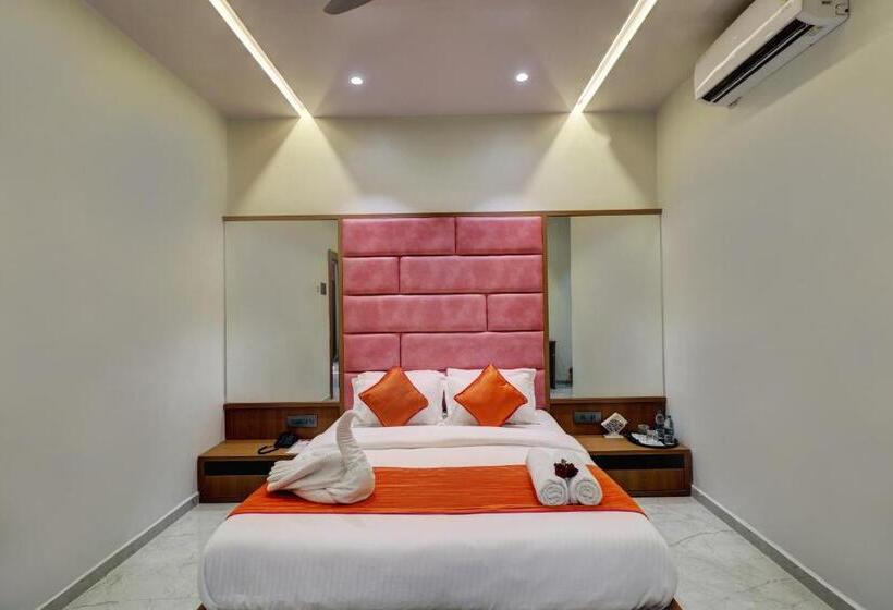 اتاق لوکس, Radhe Residency