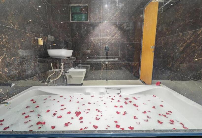 سوییت, Radhe Residency