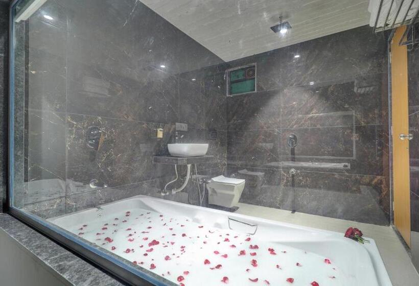 سوییت, Radhe Residency