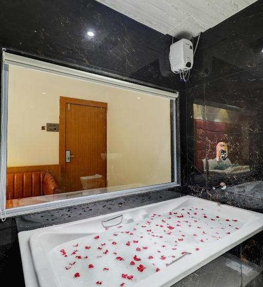 سوییت, Radhe Residency