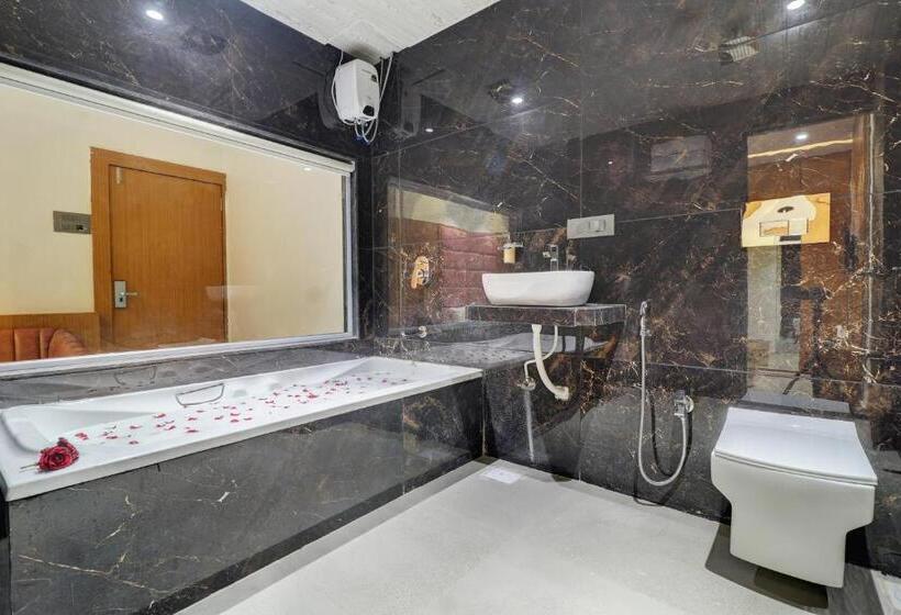 سوییت, Radhe Residency