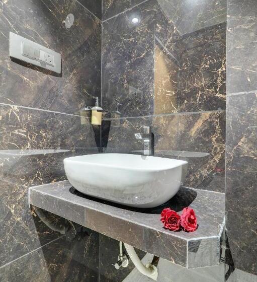 سوییت, Radhe Residency