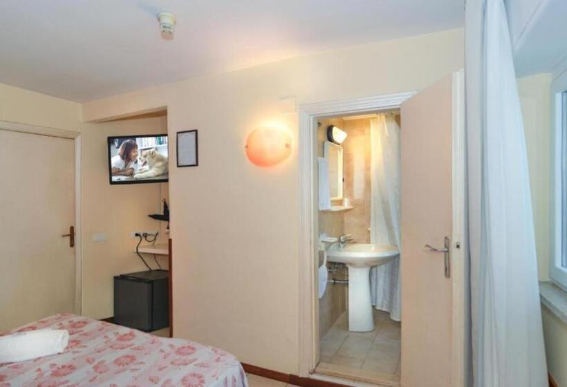 اتاق اکونومی, Storyville Simple Stay