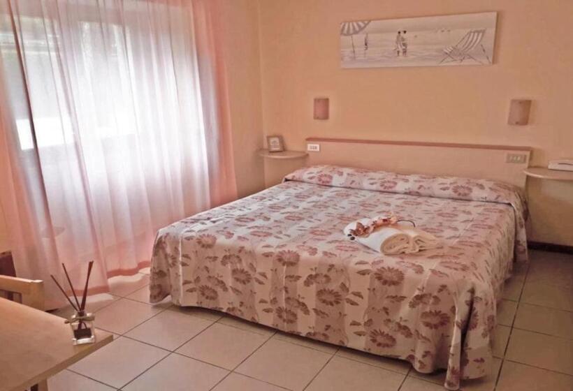 اتاق اکونومی, Storyville Simple Stay