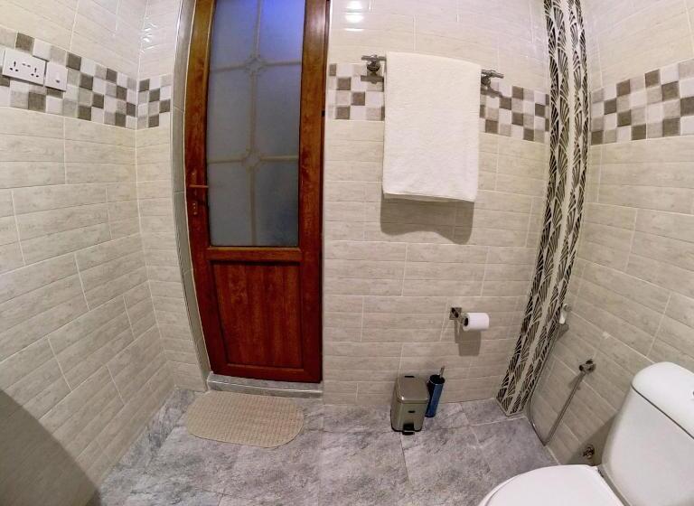 اتاق لوکس, Velmont