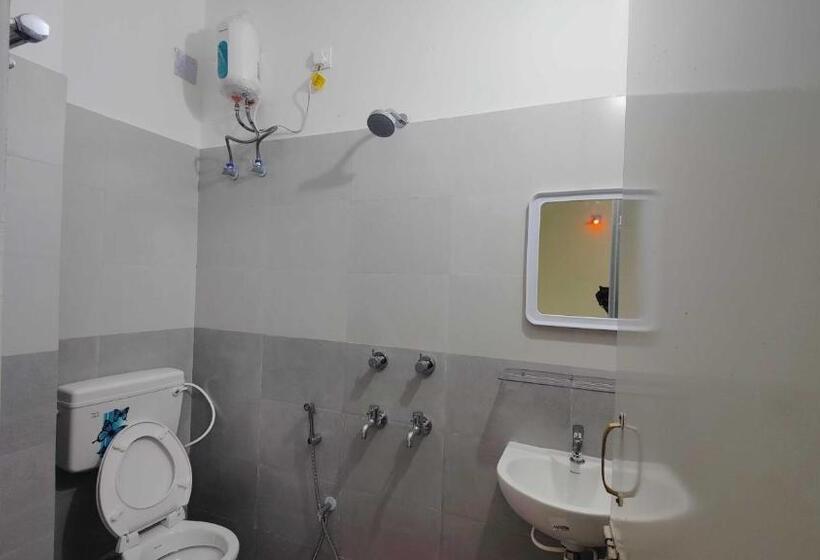 اتاق کلاسیک سه تخته, Oyo Flagship Hotel Krishna