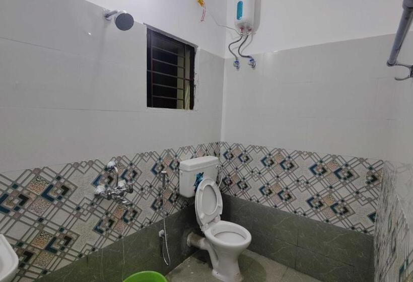 اتاق کلاسیک سه تخته, Oyo Flagship Hotel Krishna