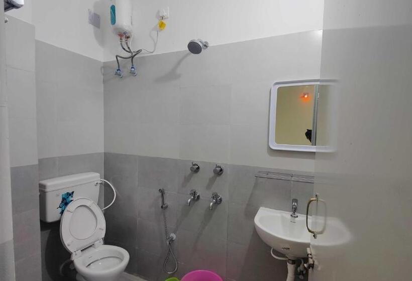 اتاق کلاسیک سه تخته, Oyo Flagship Hotel Krishna