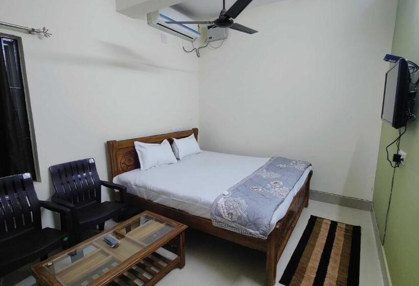 اتاق کلاسیک سه تخته, Oyo Flagship Hotel Krishna