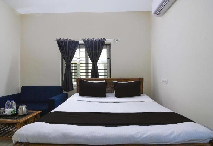 اتاق کلاسیک سه تخته, Oyo Flagship Hotel Krishna
