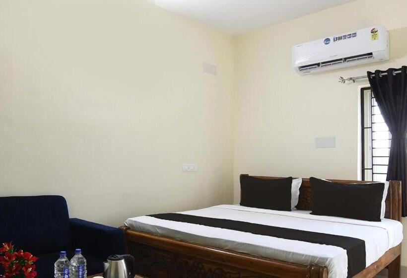 اتاق کلاسیک سه تخته, Oyo Flagship Hotel Krishna