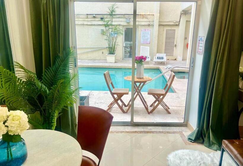 آپارتمان 1 خوابه با چشم‌انداز استخر, Park Place South Of Fifth