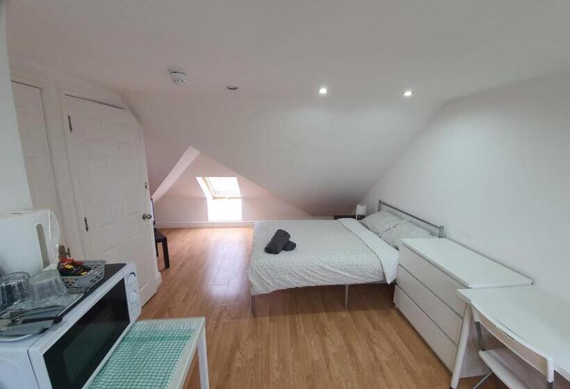 اتاق استاندارد, Eastwood Rooms